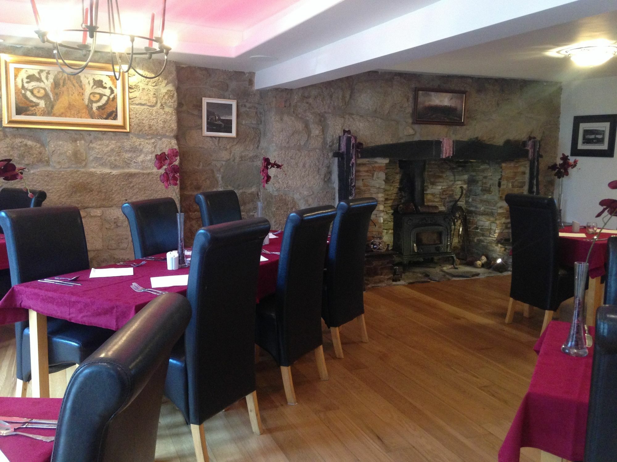 The Waterwheel Hotel Сейнт Остел Екстериор снимка