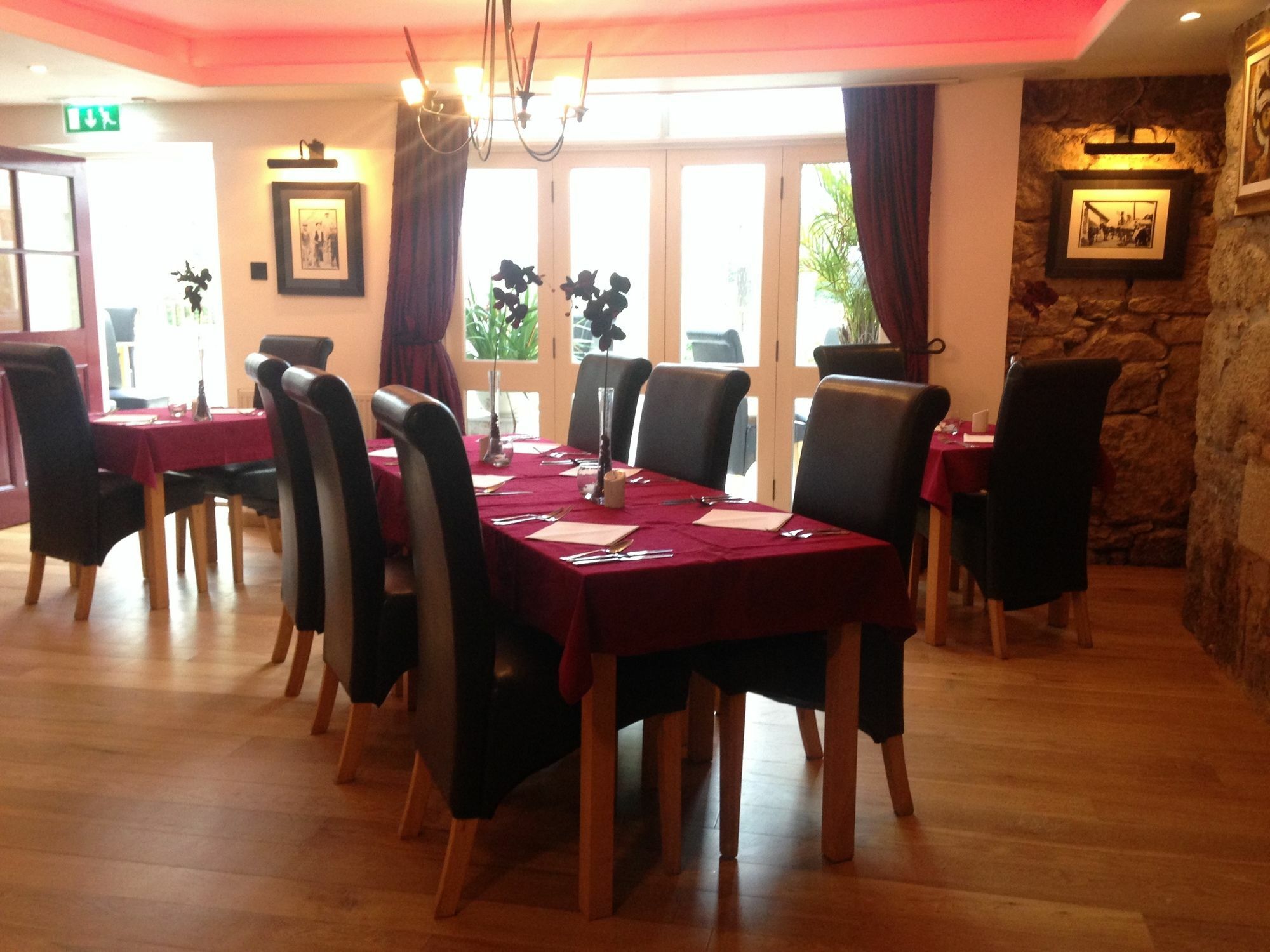 The Waterwheel Hotel Сейнт Остел Екстериор снимка